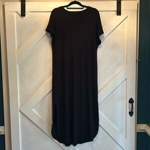 Time and tru black short sleeve full lengthy size L